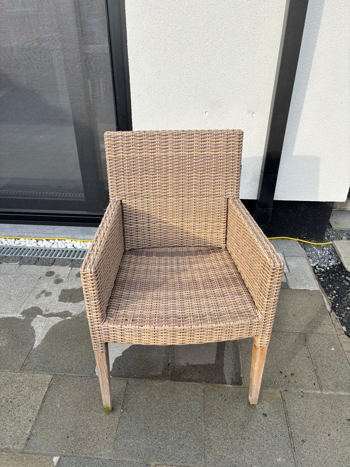 4 Moderne gevlochten tuinstoelen met armleuning, Ophalen, Gebruikt, Hout