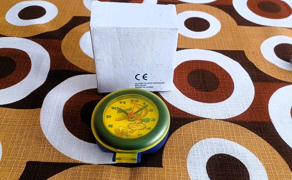 Petit réveil Nesquik, Antiquités & Art, Antiquités | Horloges, Enlèvement ou Envoi
