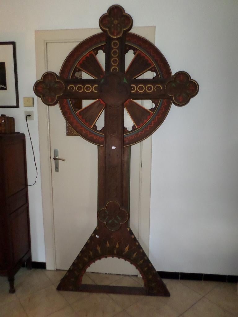 Enorm 19e eeuws kruis hout neogotisch gepolychromeerd H. 230, Antiek en Kunst, Antiek | Religieuze voorwerpen, Ophalen
