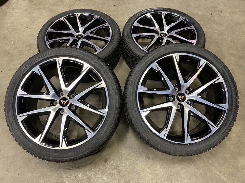 19 inch originele velgen + winterbanden Cupra Ateca 57560102, Autos : Pièces & Accessoires, Neuf, Pneus et Jantes, -, 19 pouces