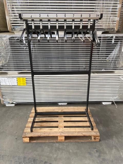 PORTE-MANTEAU DE POMPIER 10 POSITIONS, Utilisé, Métal, Portemanteau sur pied, 150 à 200 cm