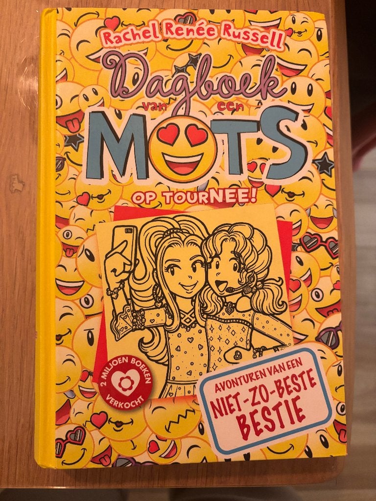 Dagboek van een muts - op tournée, Boeken, Rachel Renée Russell, Ophalen of Verzenden, Zo goed als nieuw, Fictie