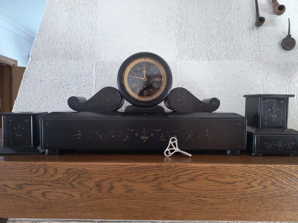 Horloge de cheminée ancienne en marbre noir — horloge avec 2, Antiquités & Art, Antiquités | Horloges, Enlèvement