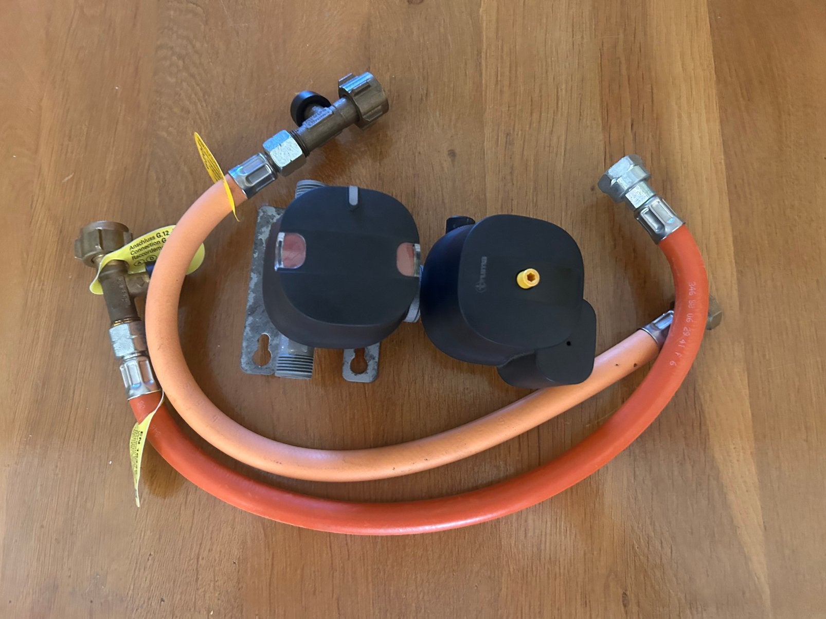 Régulateur de pression de gaz Truma Duo pour 2 bouteilles, Caravanes & Camping, Camping-car Accessoires, Enlèvement ou Envoi, Comme neuf
