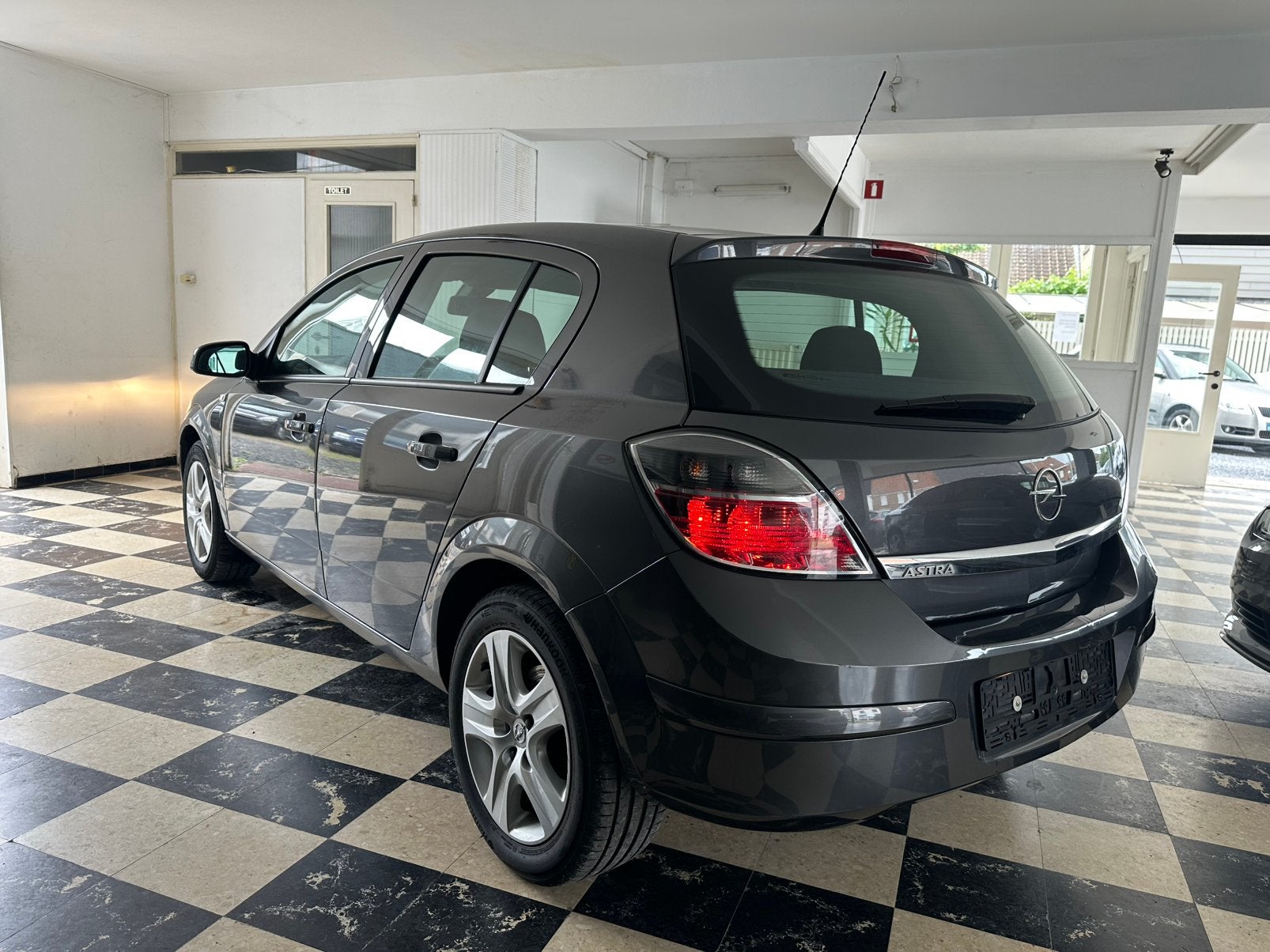 Opel Astra 1.4i Cosmo Easytronic, Autos, Argent ou Gris, Entreprise, USB, Noir