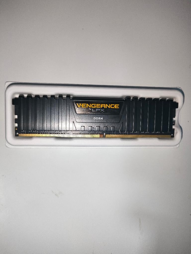 Corsair Vengeance 2x8Gb (16Gb) 2400 MHz DDR4 RAM, Computers en Software, RAM geheugen, DDR4, Ophalen of Verzenden, Zo goed als nieuw