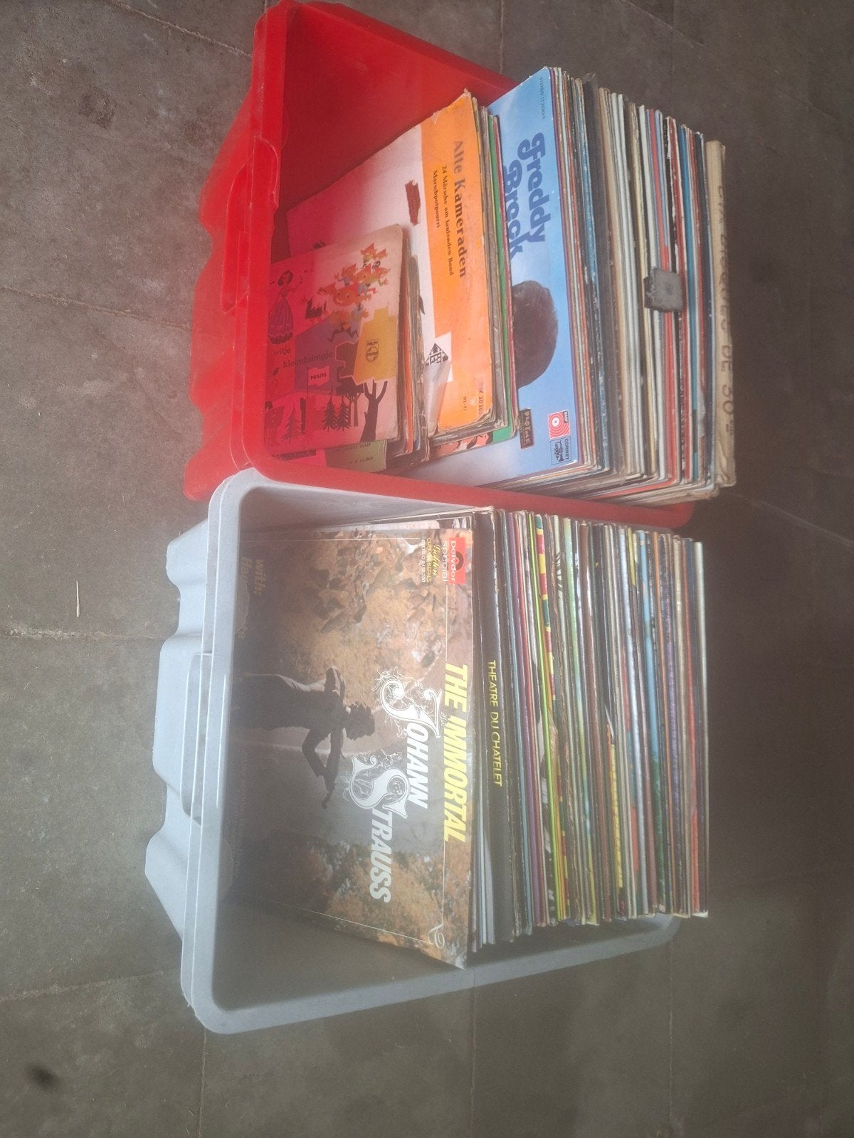 2 dozen platen /lp's, Cd's en Dvd's, Ophalen