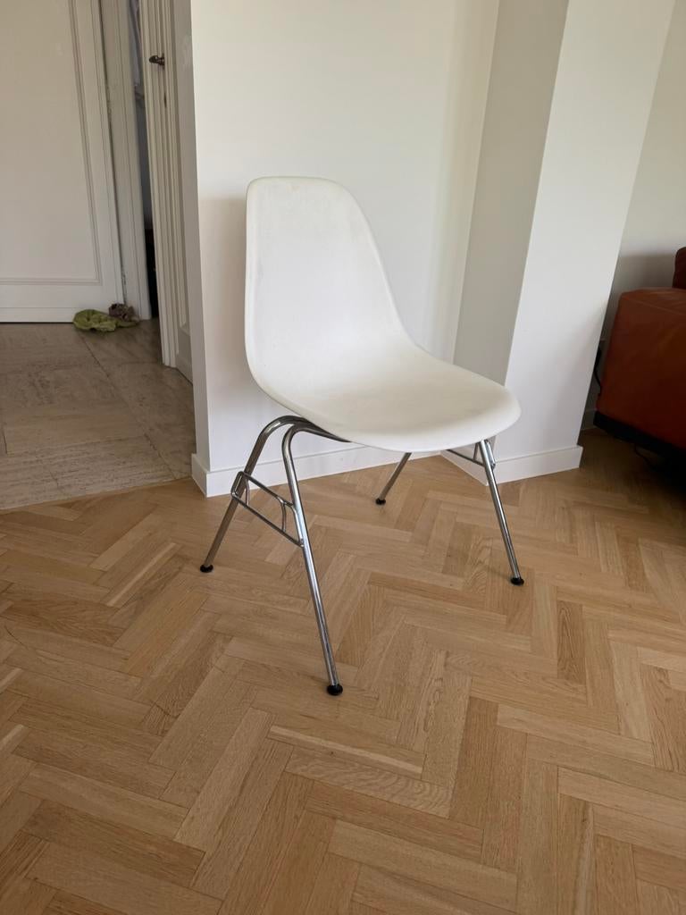 Vitra Eames Plastic Side Chair RE DSS, Huis en Inrichting, Stoelen, Kunststof, Wit, Ophalen of Verzenden, Zo goed als nieuw