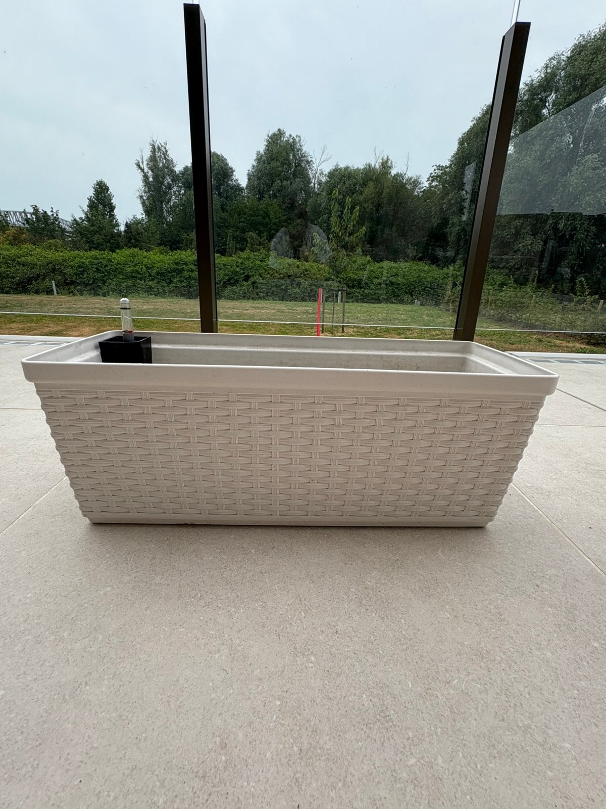 4 Luxe Bloembakken met verstelbare muurbeugels & reservoir, Ophalen, Zo goed als nieuw, Kunststof, Balkon