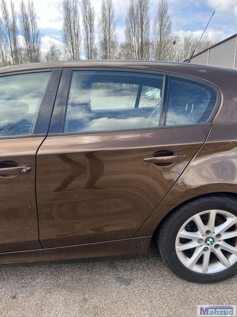 BMW 1 serie E87 Bruin B09/8 links achter deur 2004-2011, Petuelring 130
80788  Munich, DE, Gebruikt, Deur, Info@bmw.de