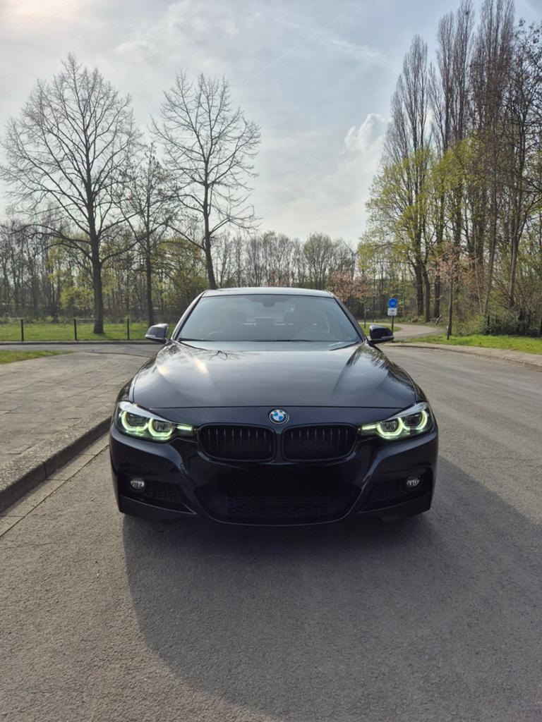 Bmw 318i F30 LCI Digitale Teller M Pack, Auto's, BMW, Automaat, Achterwielaandrijving, Skiluik, Zwart