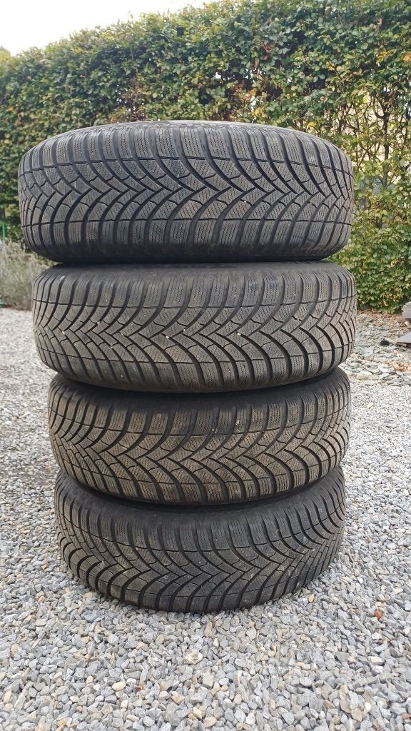Pneus hiver (4) Semperit Speed-Grip 5 215-70-R16 10t, Pneus hiver, Pneu(s), Enlèvement, Utilisé