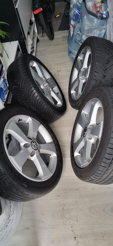 Volkswagen touran banden, Auto-onderdelen, Banden en Velgen, Ophalen of Verzenden, Gebruikt, All Season, Band(en)