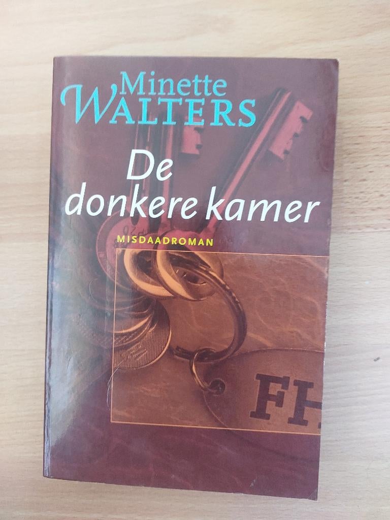 Minette Walters : De donkere kamer, Enlèvement ou Envoi