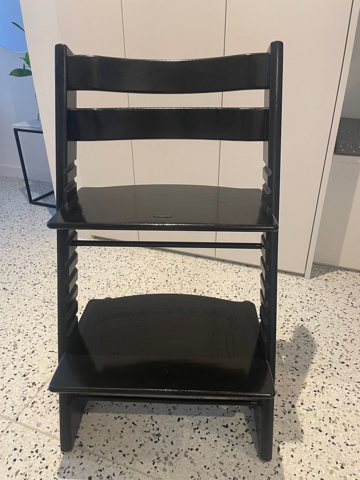 Zwarte stokke tripp trapp, Kinderen en Baby's, Ophalen, Gebruikt, Meegroeistoel, Aanschuifbaar