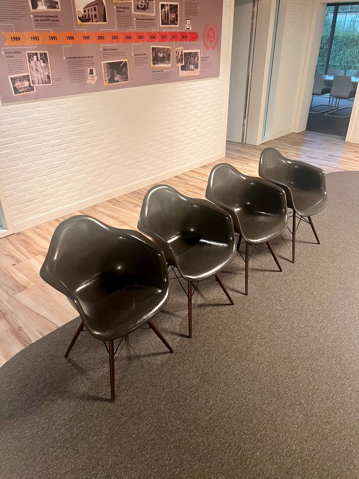 4x Vitra Fiberglass Armchair DAW, Maison & Meubles, Chaises, Design klassieker, Comme neuf, Enlèvement, Autres matériaux