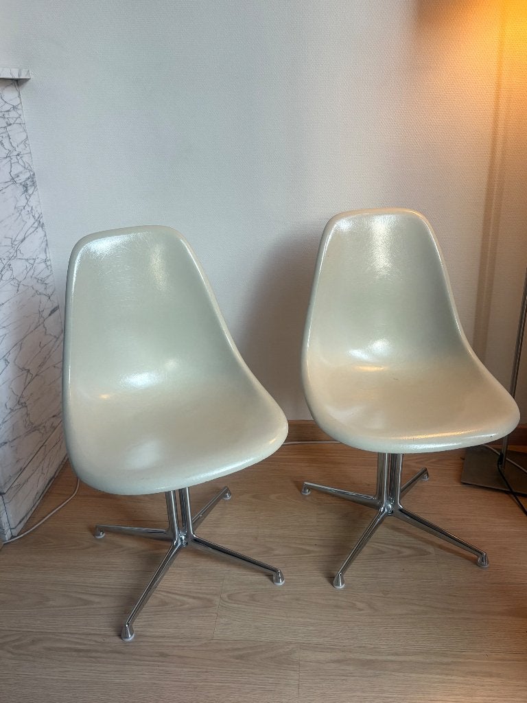 Chaises Vitra Eames Fiberglass Side Chair, Maison & Meubles, Design, Mid-century, Deux, Enlèvement, Utilisé