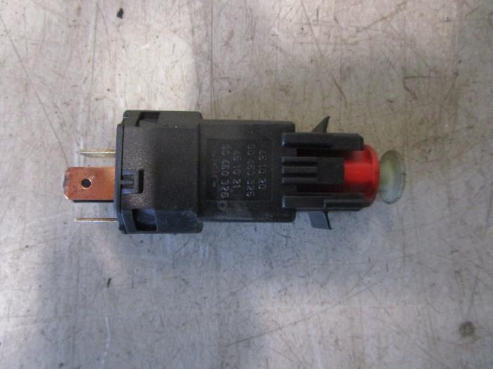Remlicht Schakelaar van een Opel Corsa (Corsa C 00-), Auto-onderdelen, Verlichting, Opel, Gebruikt, 3 maanden garantie, Ophalen of Verzenden