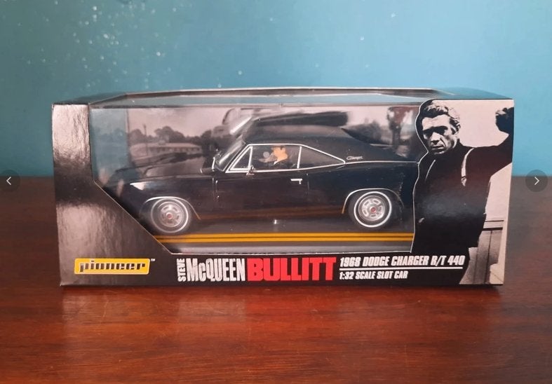 Dodge Charger R/T 440 Bullit Pioneer 1968 à l'échelle 1:32., Enlèvement ou Envoi, Neuf, Voiture