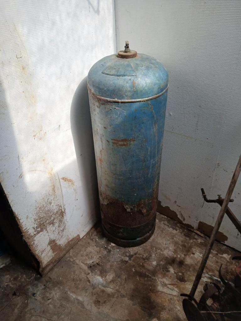 Grote gasfles, Ophalen