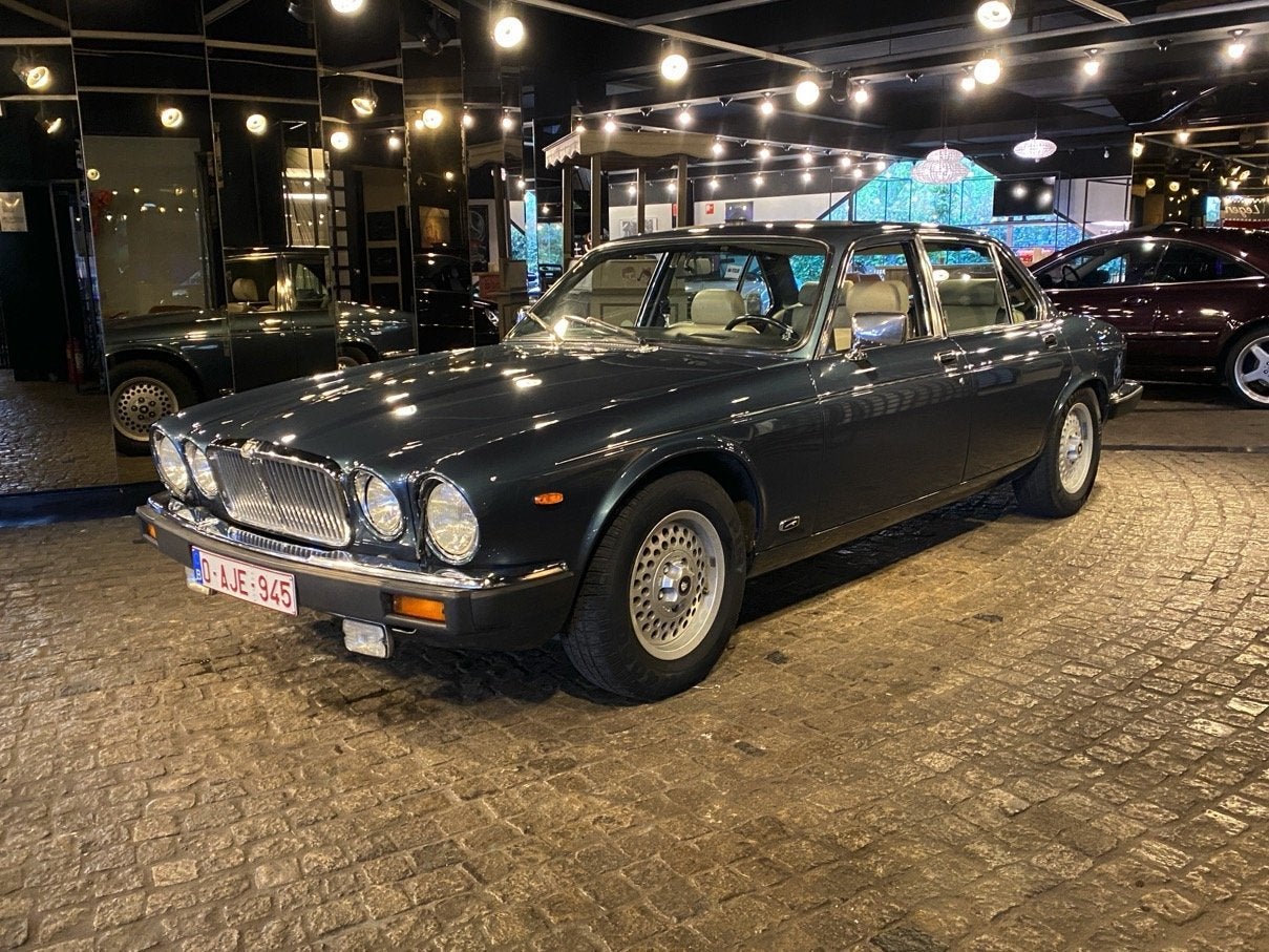 Jaguar XJ-12 Vanden Plas HE (bj 1983, automaat), Automaat, 217 kW, Blauw, Bedrijf