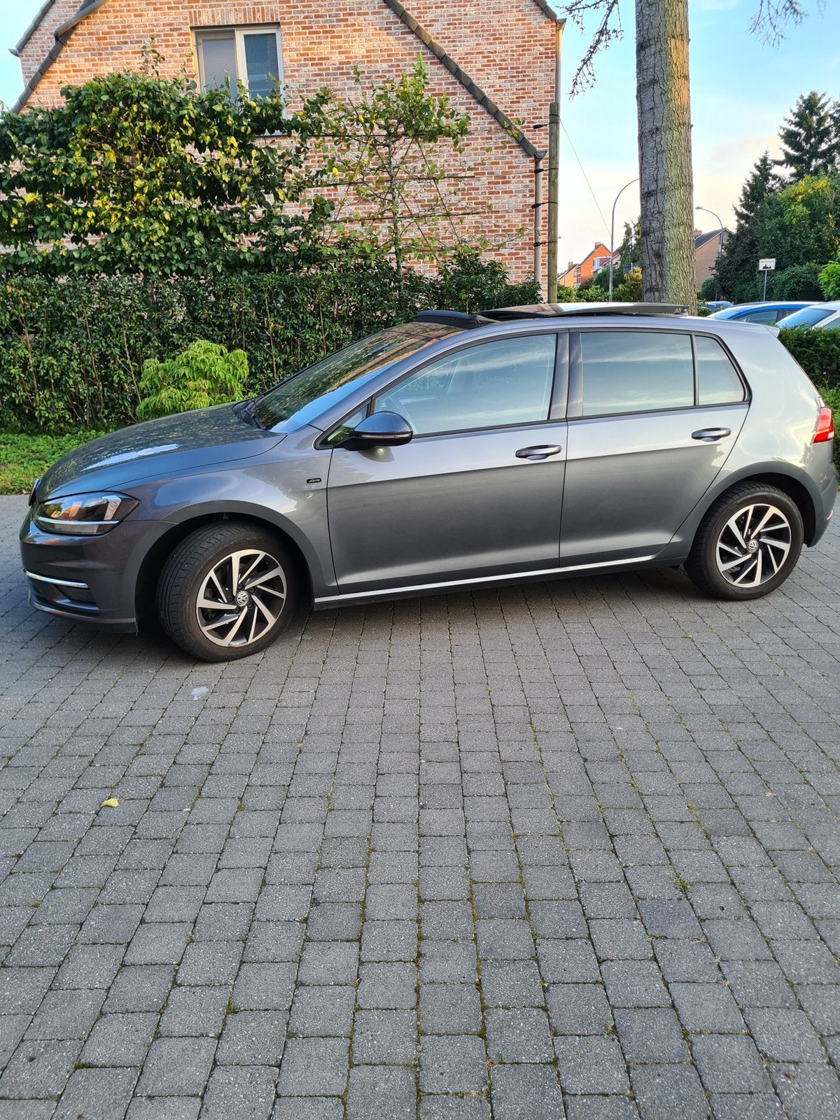 VW Golf - 36000km - Panoramisch open dak - Nieuwstaat!!!, Auto's, Volkswagen, Euro 5, Parkeersensor, Overige bekleding, 5 zetels