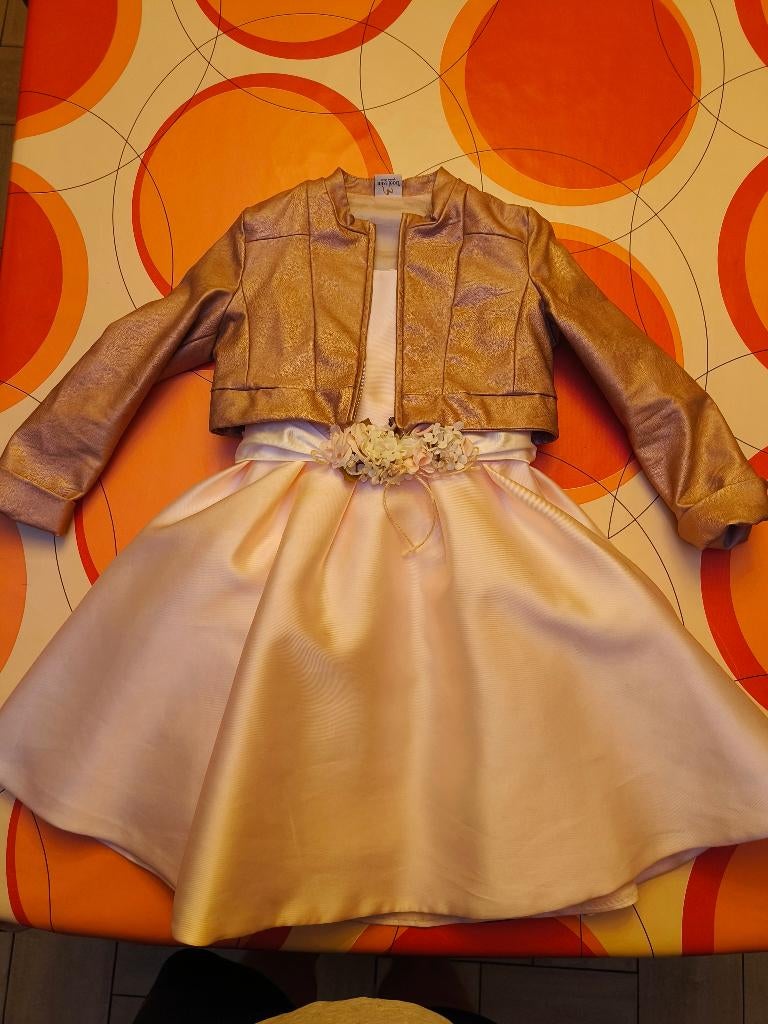 'Miss Leod'-communiekleed+ vestje Maat 128 (Als nieuw), Enfants & Bébés, Vêtements enfant | Taille 128, Comme neuf, Fille, Ensemble