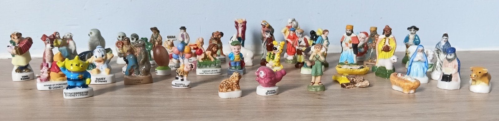 46 Fèves (mélange) vendue par pièce, Collections, Enlèvement ou Envoi, Comme neuf, Porcelaine, Autres types