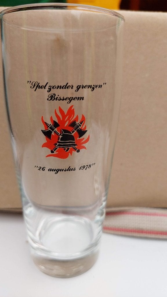 vintage glazen Brandweer Bissegem, Verzamelen, Glas en Drinkglazen, Ophalen, Nieuw, Bierglas