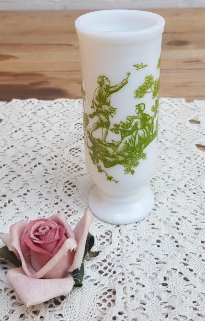Frans wit opaline vaasje, groene toile de Jouy, schaapjes, Ophalen of Verzenden