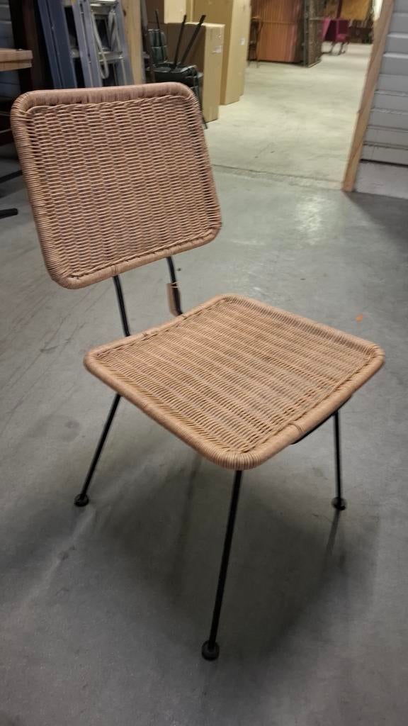 21 horeca naturel gevlochten retro bohemian bistro stoelen, Ophalen of Verzenden, Gebruikt, Metaal, Vijf, Zes of meer stoelen