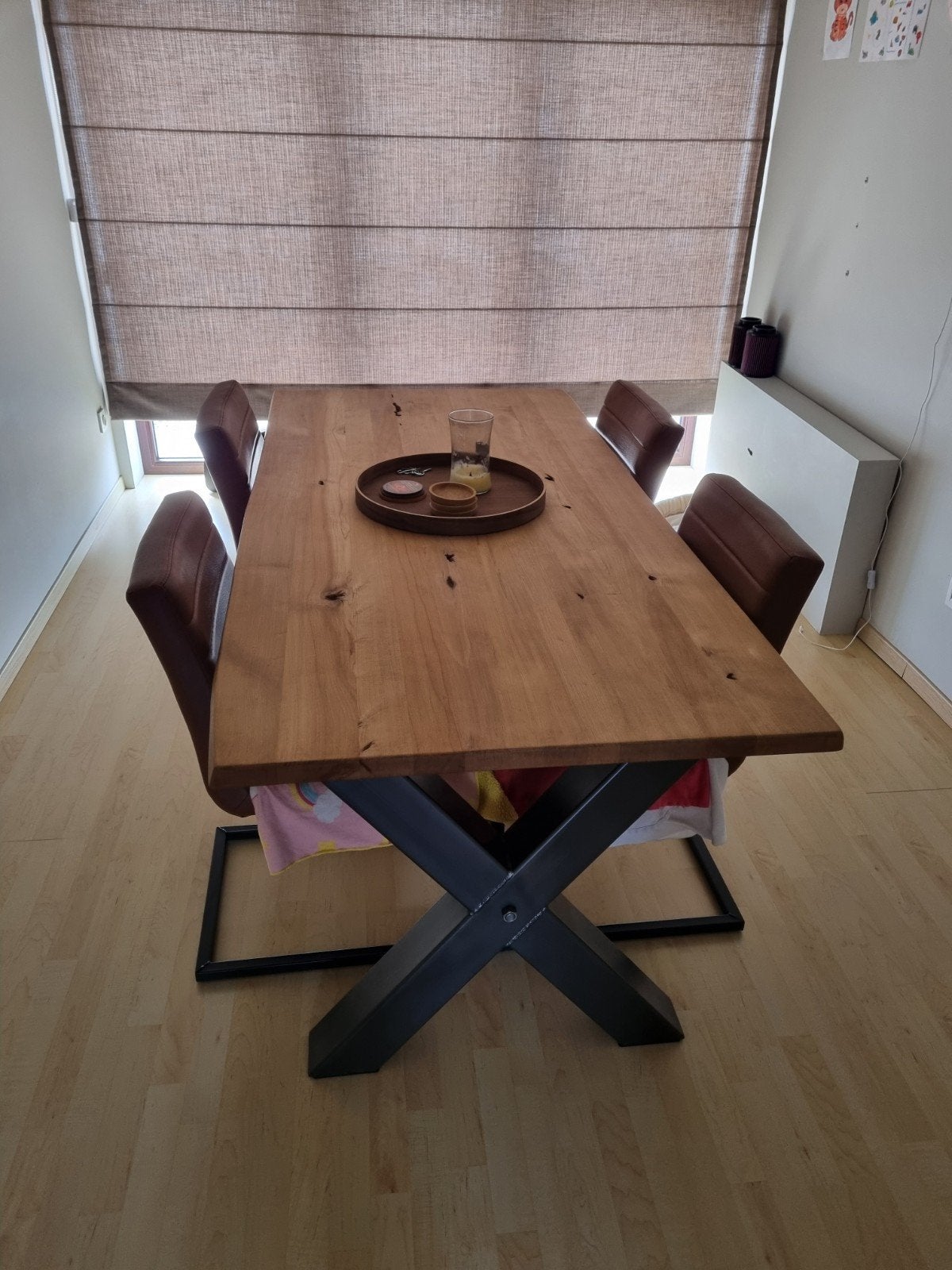 Eettafel massief hout met stalen poten., Enlèvement