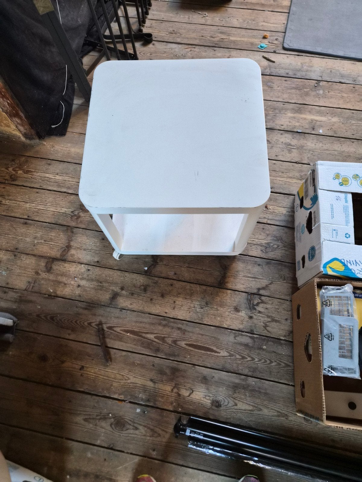 Table basse IKEA blanche sur roulettes, Maison & Meubles, Enlèvement