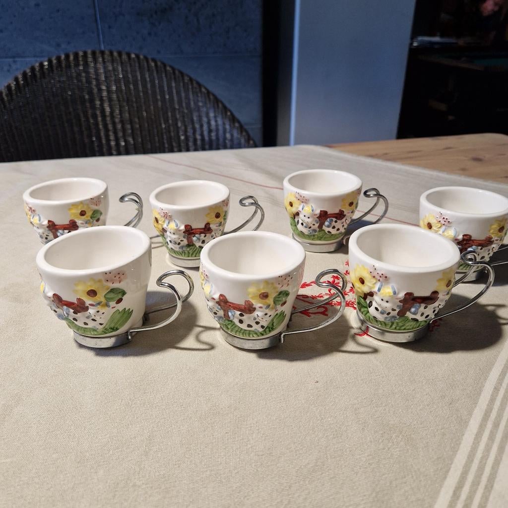7 petites tasses style barbotine, Antiquités & Art, Enlèvement ou Envoi