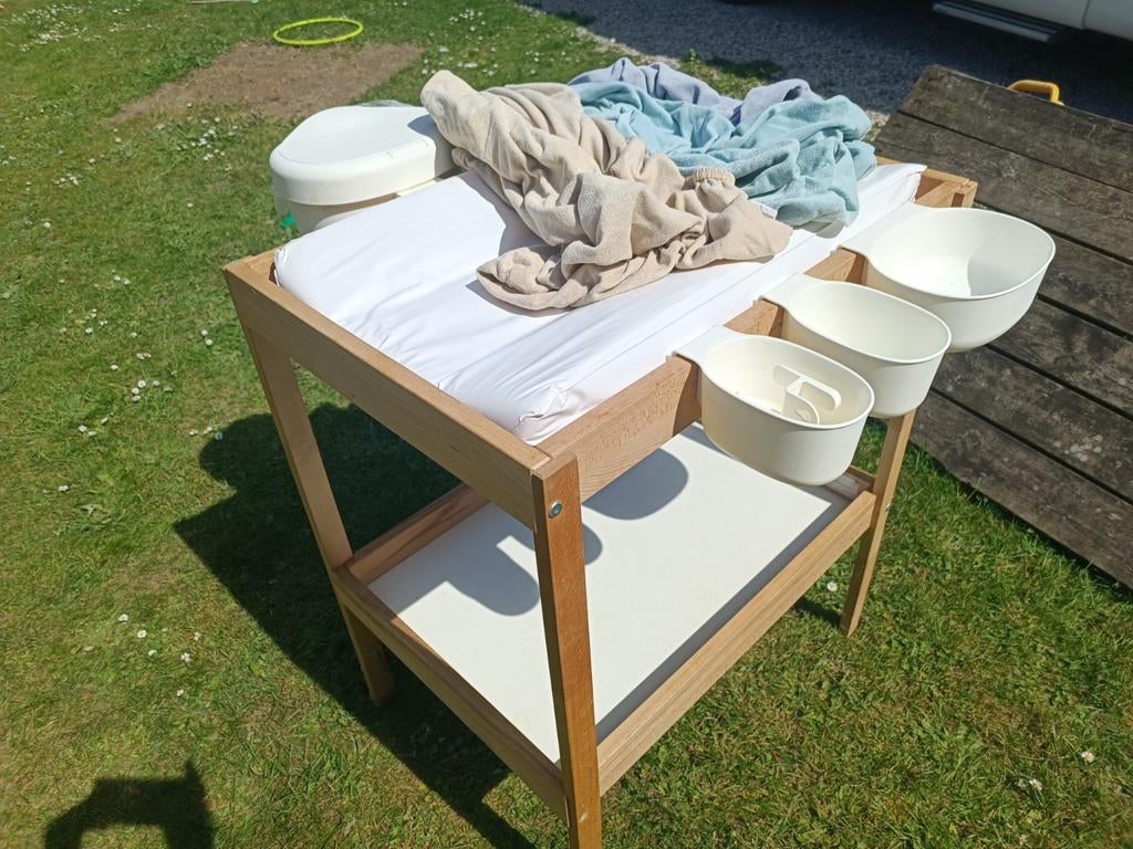 Verschoontafel + kussen + aanhangende (vuil)bak + lakentjes, Tuin en Terras, Ophalen