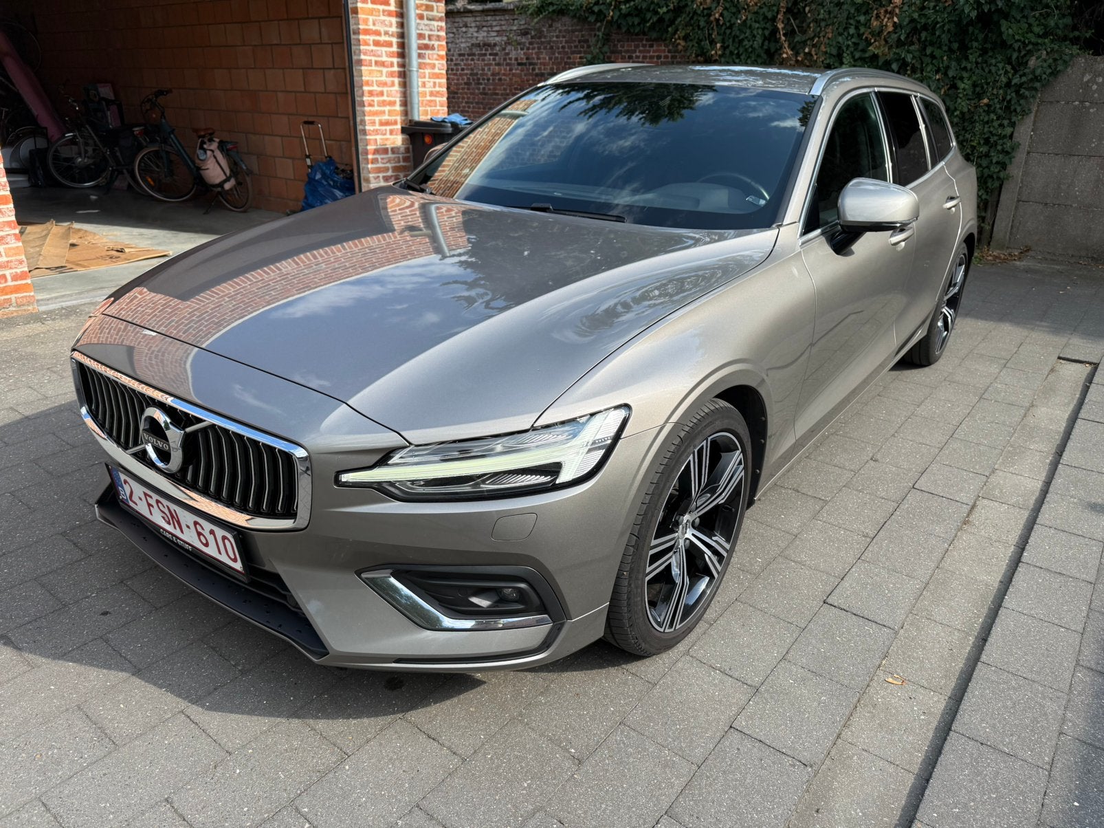 Volvo V60 D (2019), Autos, Cuir, 1800 kg, Noir, 5 portes