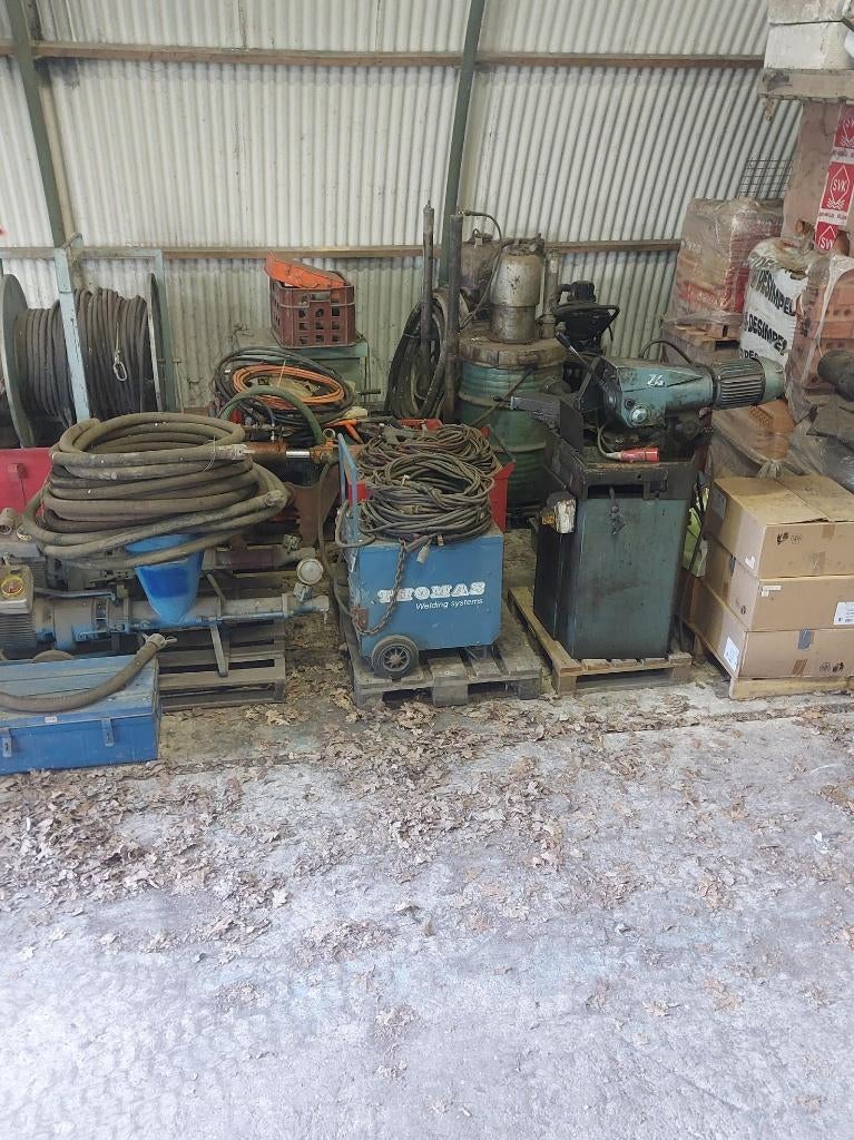 Diverse machines, Enlèvement