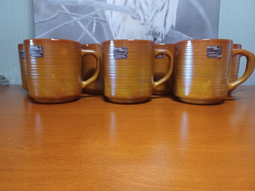 Ensemble de 7 tasses Arcopal Volcan vintage (années 1970), Maison & Meubles, Neuf, Tasse(s) et/ou soucoupe(s), Envoi, Vintage