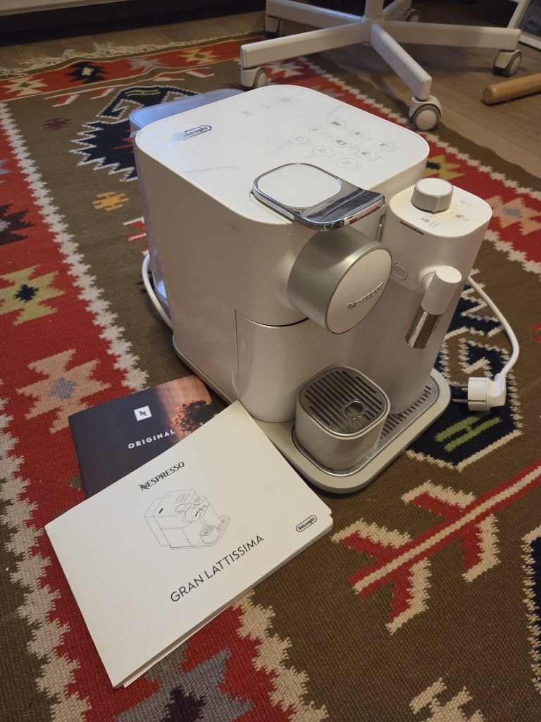 Nespresso Gran Lattissima coffee machine, Autres modèles, Réservoir d'eau amovible, Dosettes et capsules de café, 1 tasse