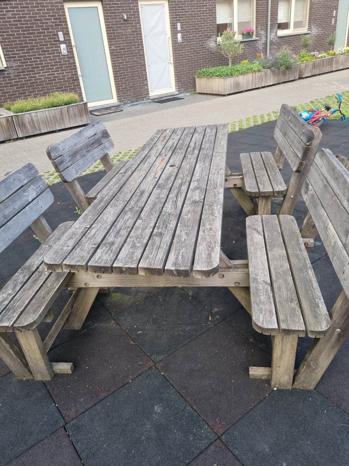 3 oude picknicktafels, Ophalen