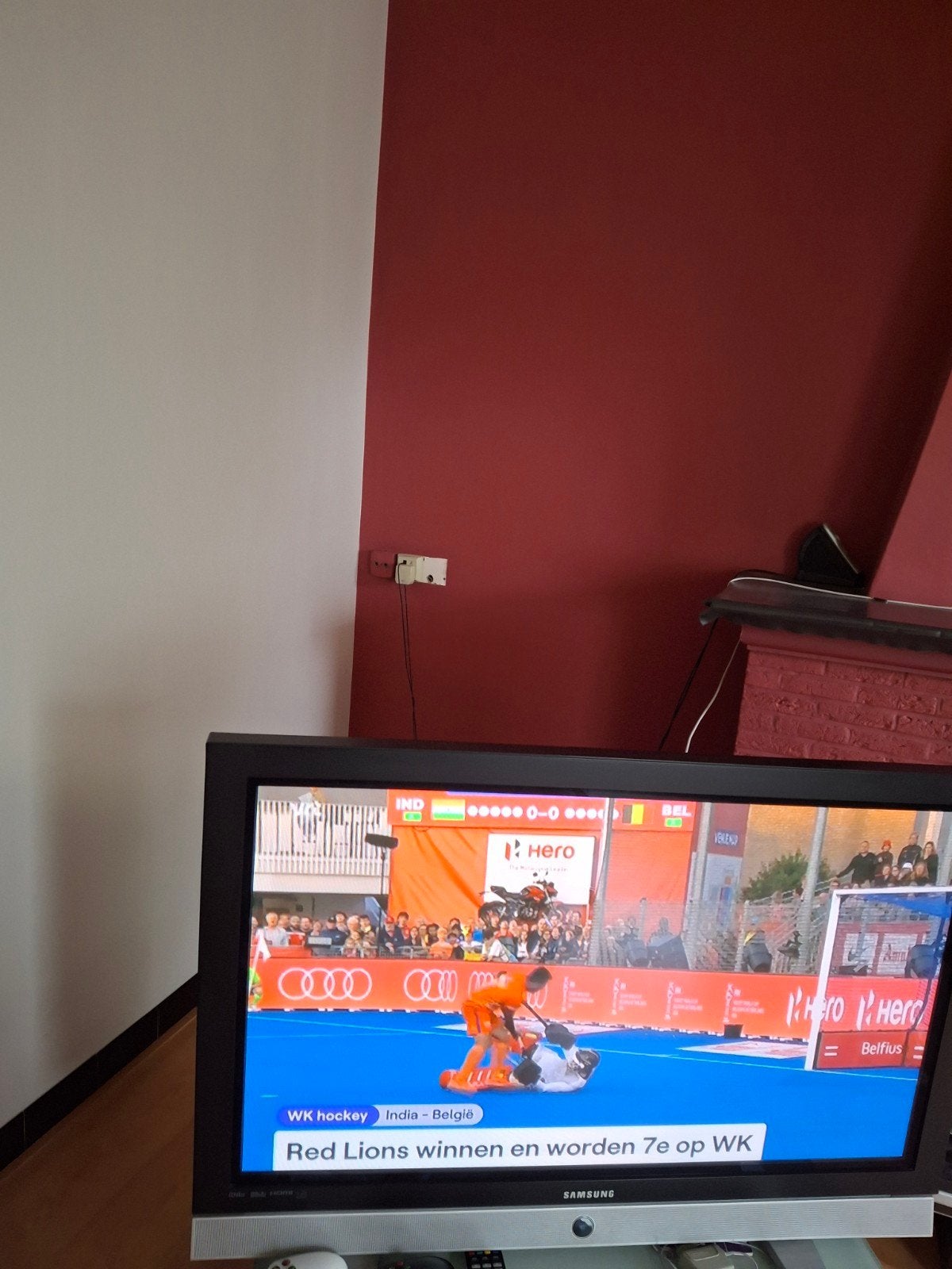 modern tv tafeltje met werkende tv Samsung, TV, Hi-fi & Vidéo, Télévisions, Enlèvement, Samsung
