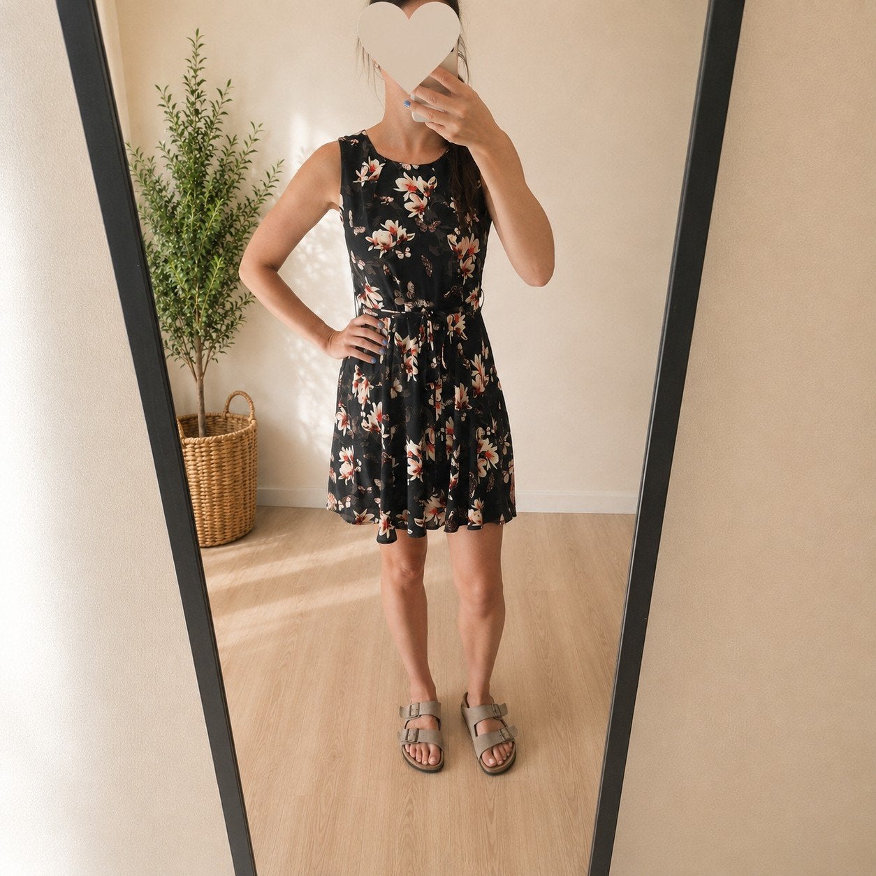 Robe noire fleurie, taille 38, Mela London, Taille 38/40 (M), Enlèvement ou Envoi, Autres types