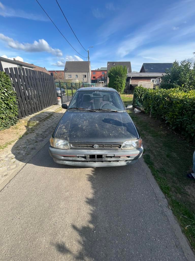 Toyota starlet, Auto's, Voorwielaandrijving, Stof, Zwart, Grijs