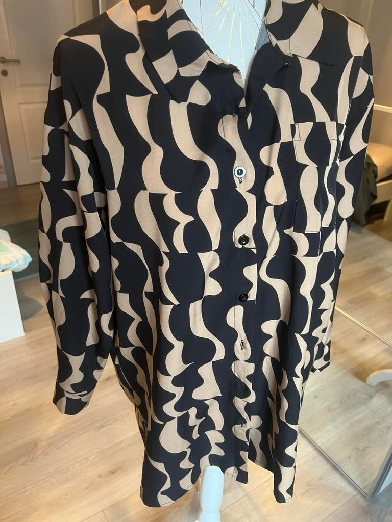 Chemisier short taille m, Enlèvement ou Envoi, Comme neuf