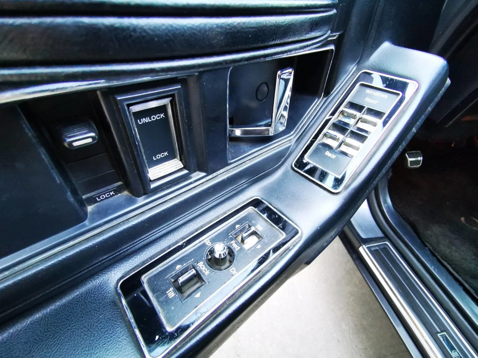 Cadillac Seville sedan (bj 1987, automaat), foto 7