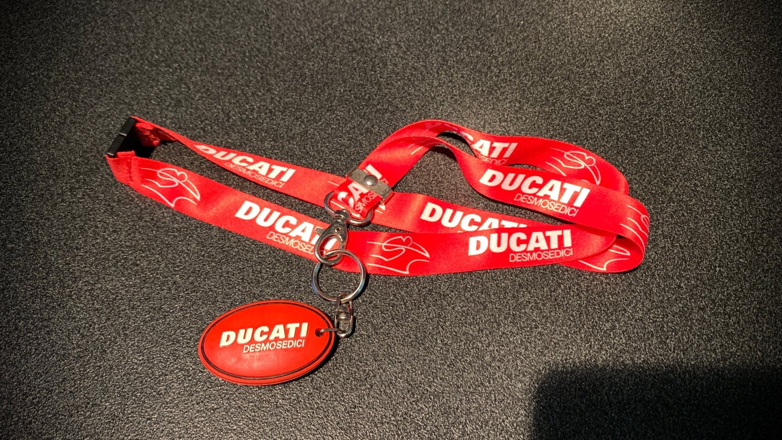 Ducati Desmosedici originele sleutelhanger, Motoren, Accessoires | Sloten, Ophalen of Verzenden, Nieuw