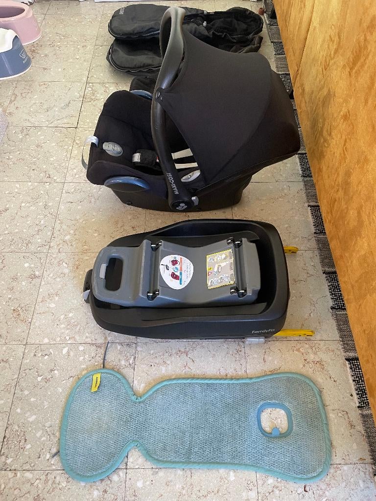 Maxi-Cosi + FamilyFix (isofix) + Accesoires, Ophalen, Gebruikt, Isofix, 0 t/m 13 kg