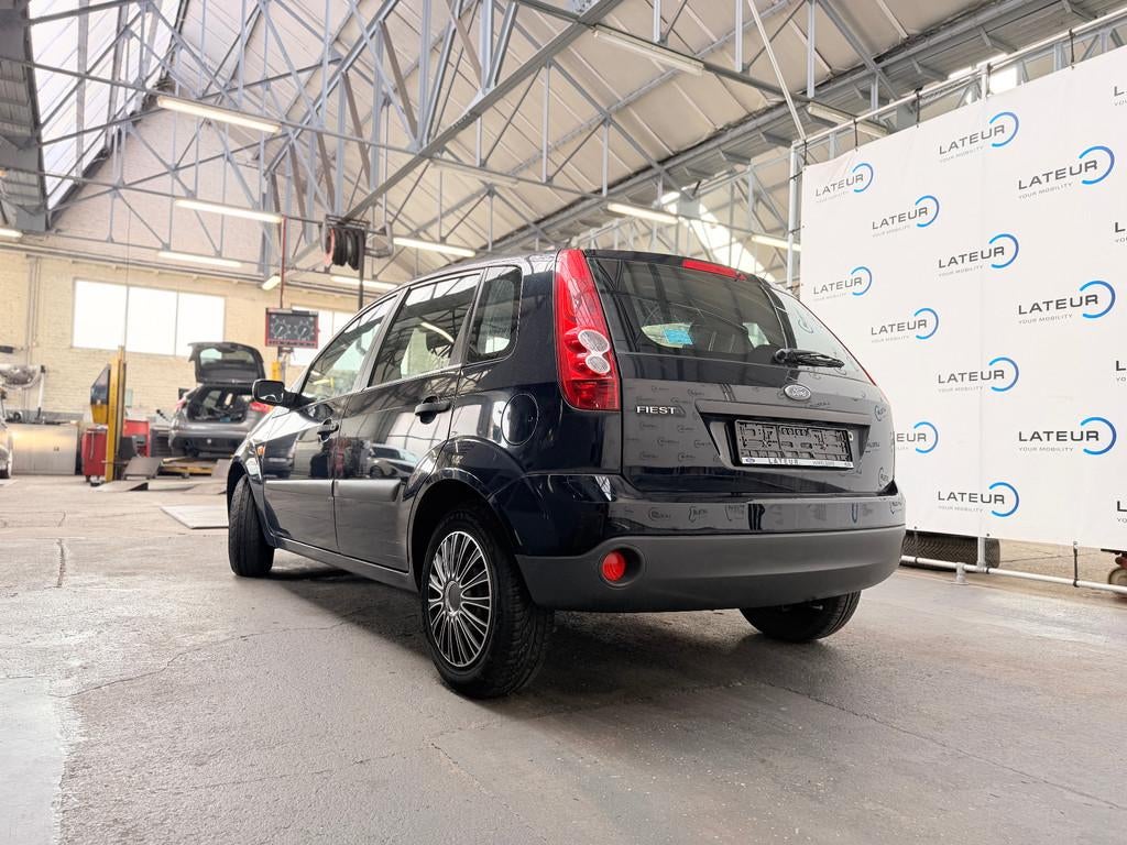 Ford Fiesta 5 deurs (bj 2006), Auto's, Ford, 144 g/km, 1299 cc, Stof, Gebruikt