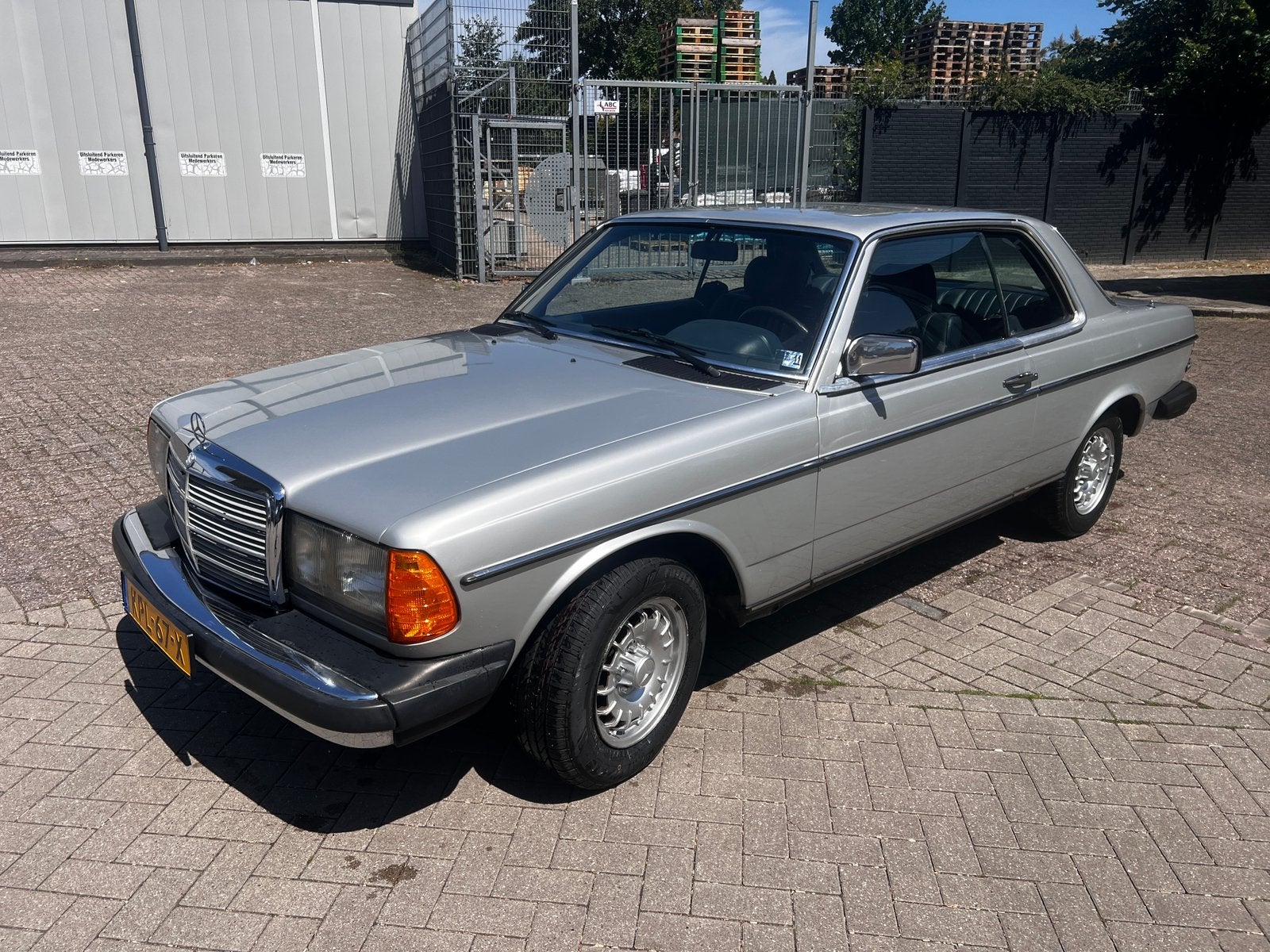 Mercedes 300 cd turbo diesel bj 1983, Autos, Oldtimers & Ancêtres, Particulier, Diesel, Coupé, Automatique, Enlèvement