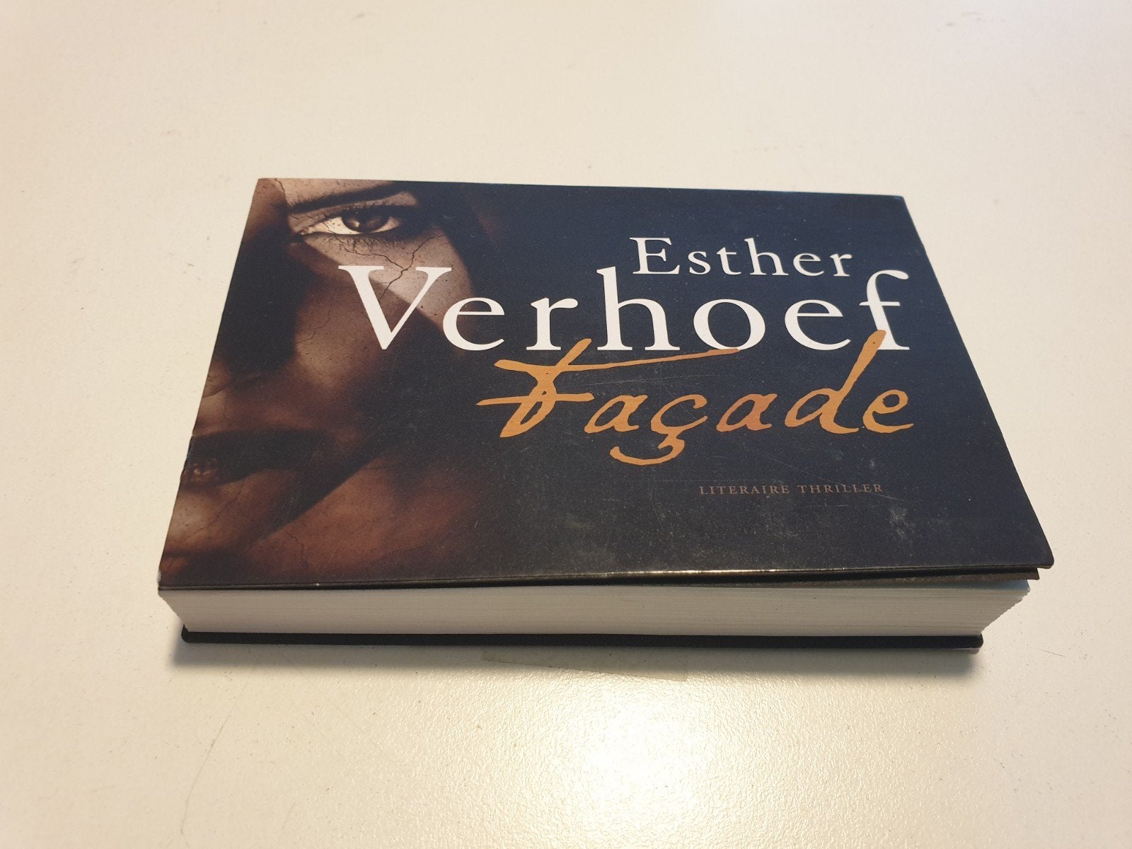 Esther Verhoef - Façade DWARSLIGGER NR 669, Ophalen of Verzenden, Esther Verhoef